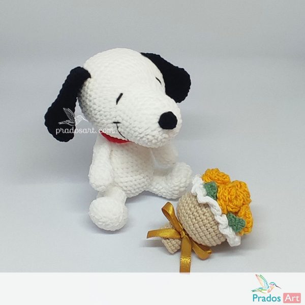 Snoopy con ramo de rosas