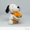 Snoopy con ramo de rosas